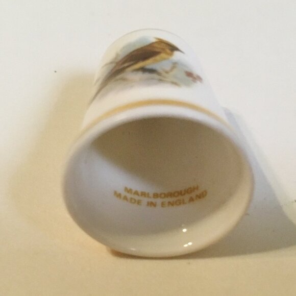 Marlborough Thimble Vintage Bird Porcelain England Yellow Brown Gold Trim - Picture 6 of 6